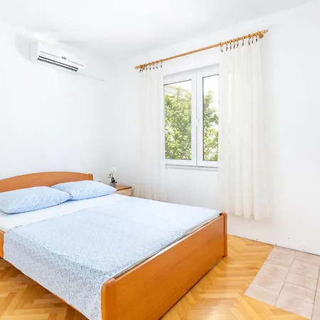 Apartmán With A Parking Space Tucepi, Makarska - 22936 *