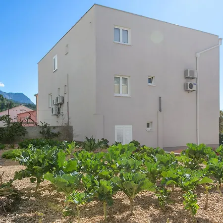 Apartmán With A Parking Space Tucepi, Makarska - 22936 *