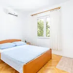 Διαμέρισμα With Parking Space Tucepi, Makarska - 22936 *