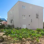Διαμέρισμα With Parking Space Tucepi, Makarska - 22936 *