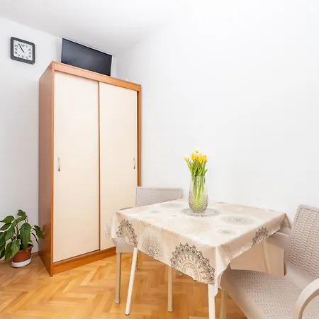 Apartamento With Parking Space Tucepi, Makarska - 22936