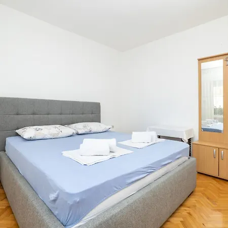 Apartamento With Parking Space Tucepi, Makarska - 22936