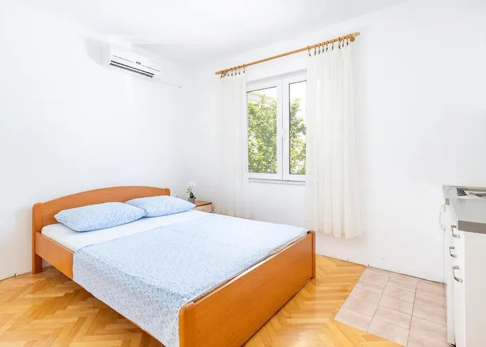 Apartment With Parking Space Tucepi, Makarska - 22936 *