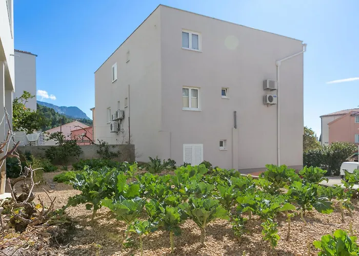 Apartment With Parking Space Tucepi, Makarska - 22936 *